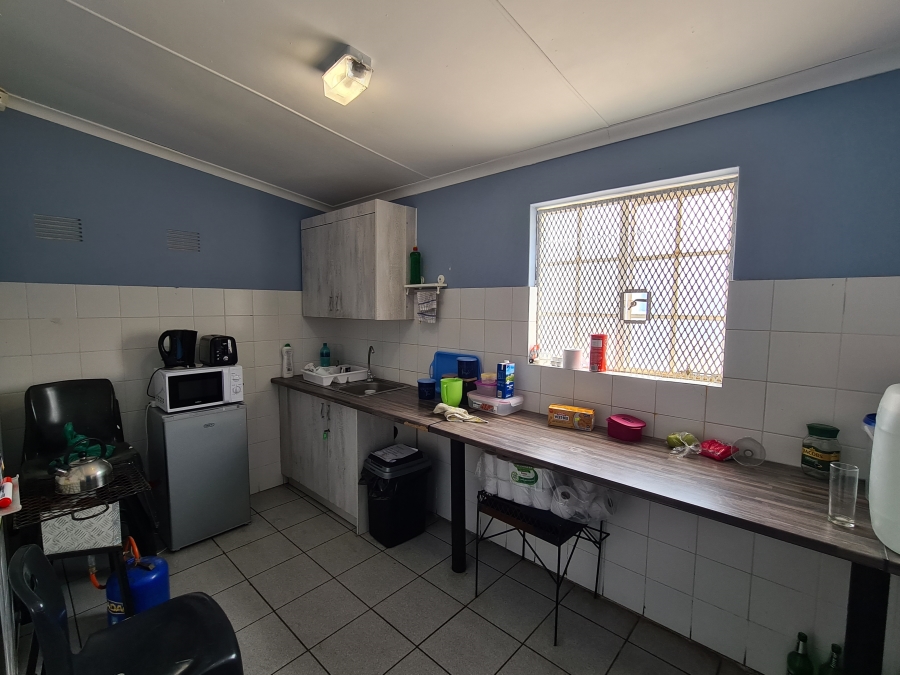 To Let commercial Property for Rent in East Bank Eastern Cape